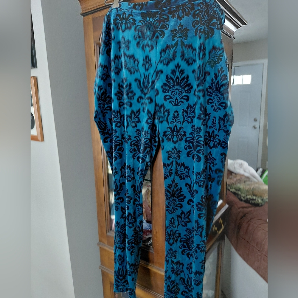 Chico's Zenergy Velvet Blue and Black Leggings